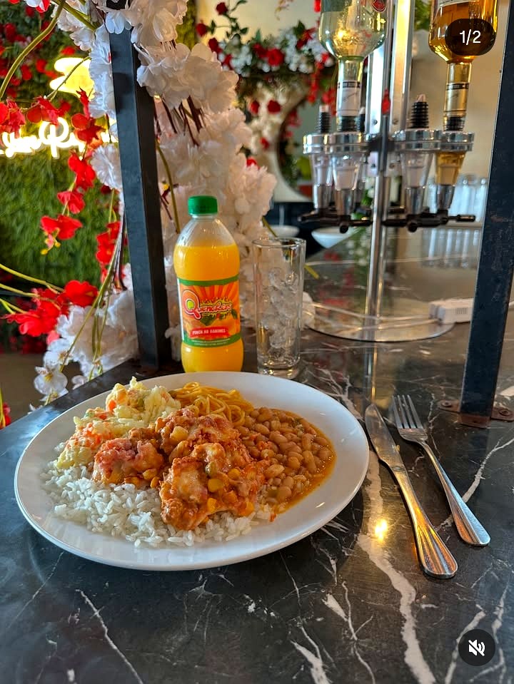 Arroz, frango ao molho & Quenchers